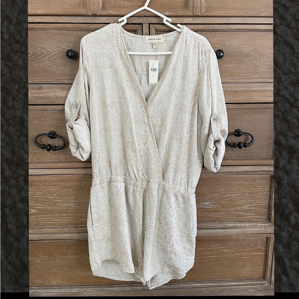 NWT Anthropologie romper. Size SMALL